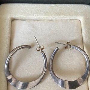 VINTAGE  STERLING  SILVER  EARRING